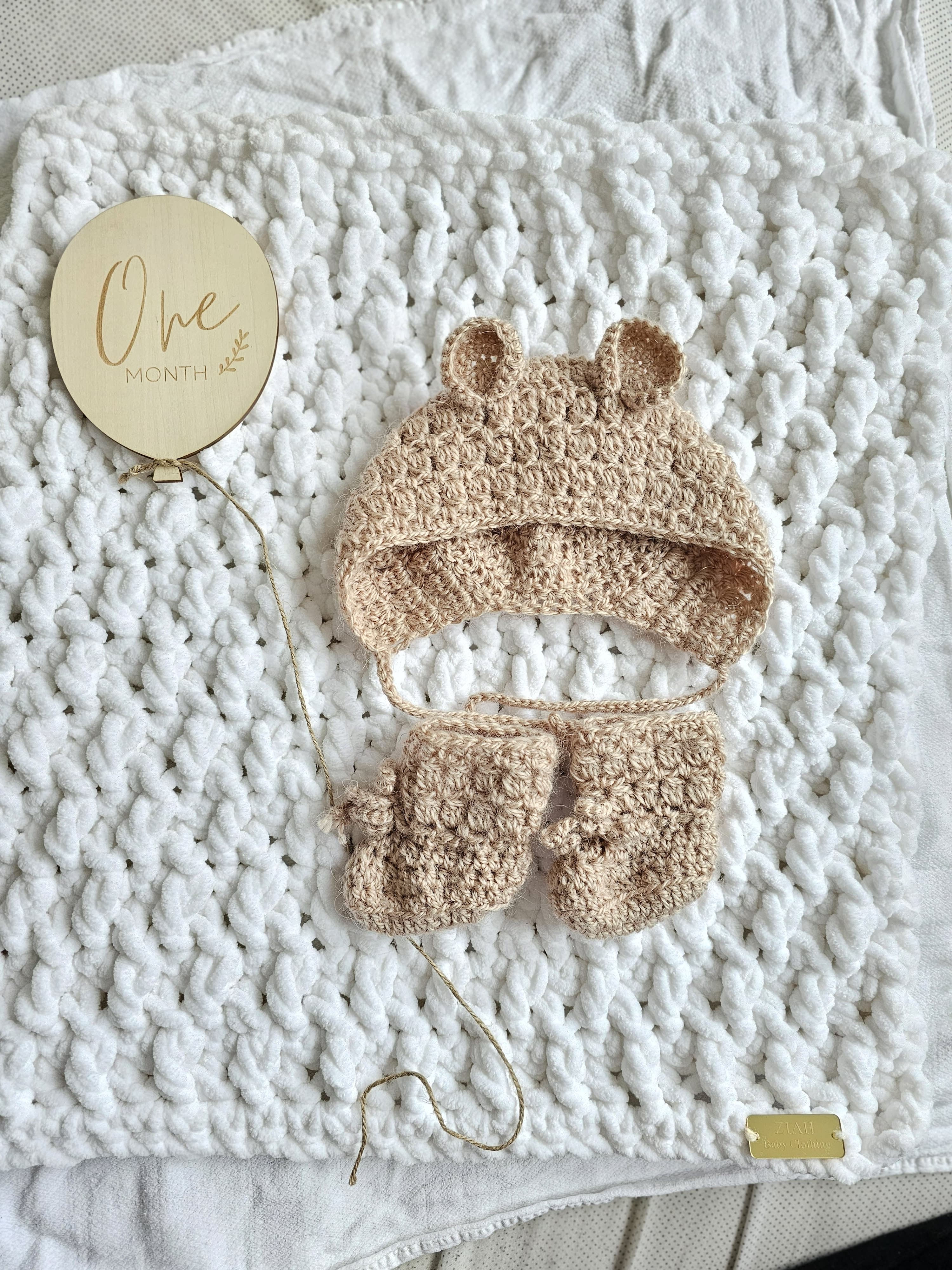 AW1 - Ziah Mohair Bear Bonnet & Booties Beige