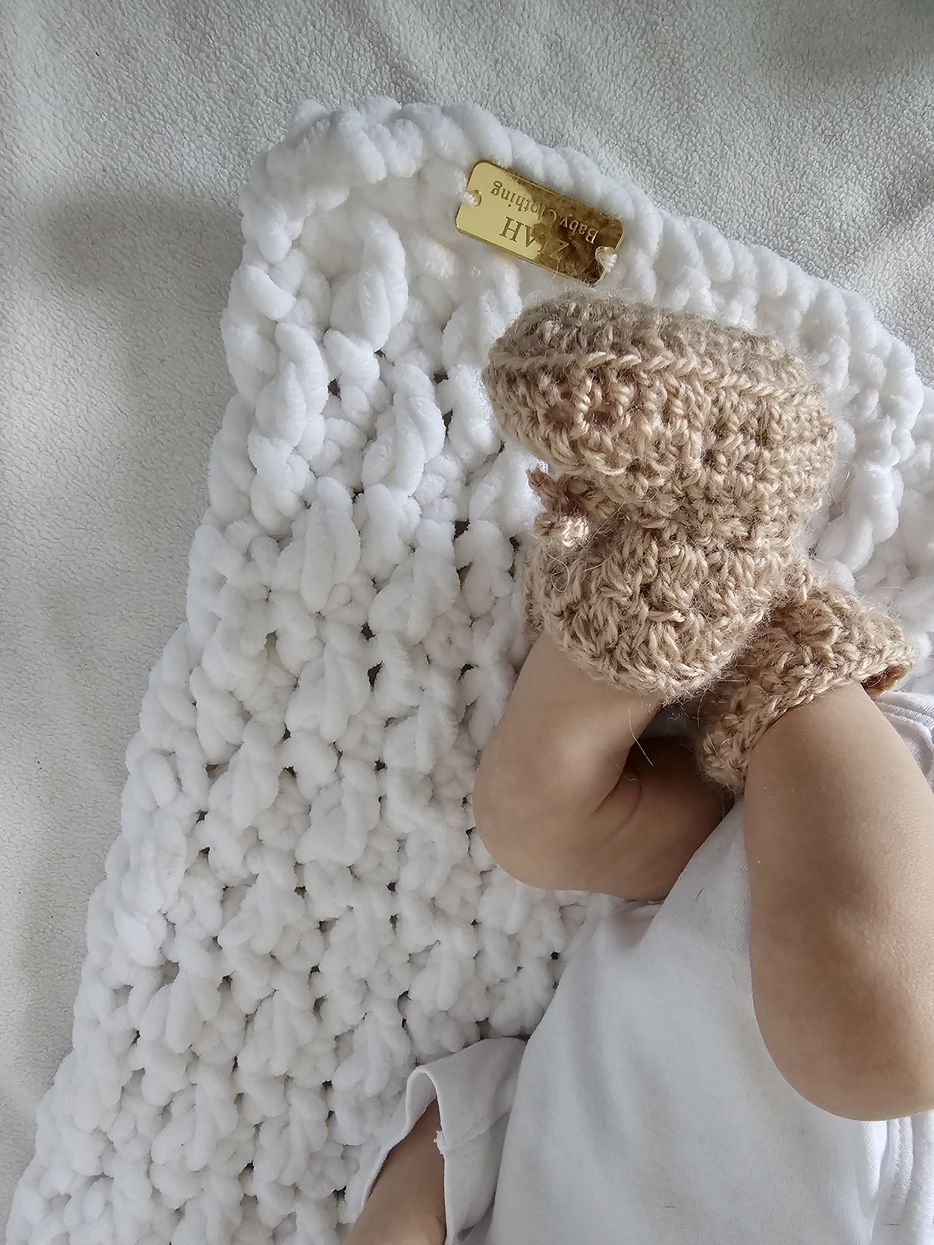 AW1 - Ziah Mohair Bear Bonnet & Booties Beige