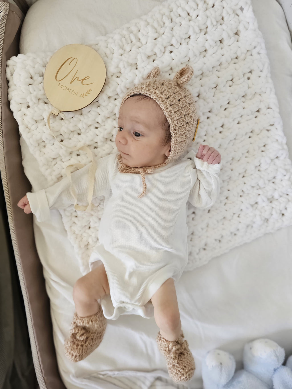 AW1 - Ziah Mohair Bear Bonnet & Booties Beige